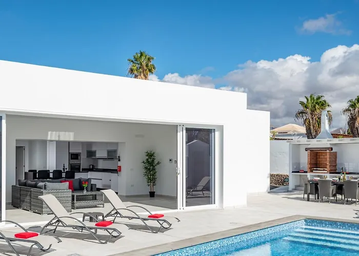 Villa Rossa - Villas Now - LH215 By Villas Now Ltd Playa Blanca 